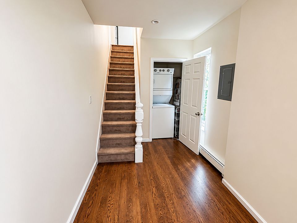1st image of 27 New York Ave Floor 1