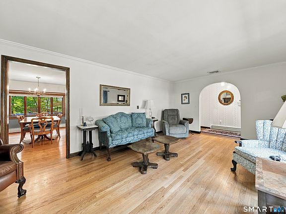 5th image of 1510 Flanders Road