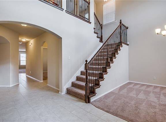 2nd image of 1117 Lake Meadow Ln