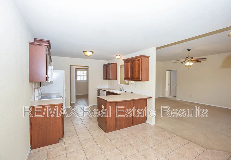 1902 SW Fremont St — Photo 12