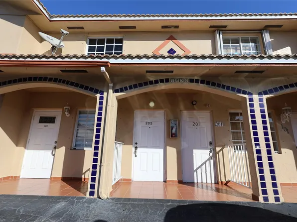 3250 W 70th Street #202, Hialeah, FL 33018
