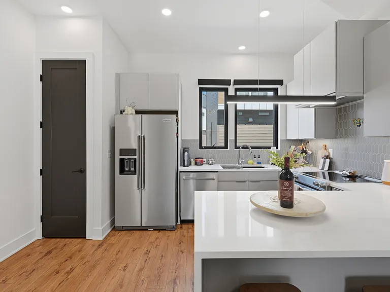 512 Gordon St — Photo 11