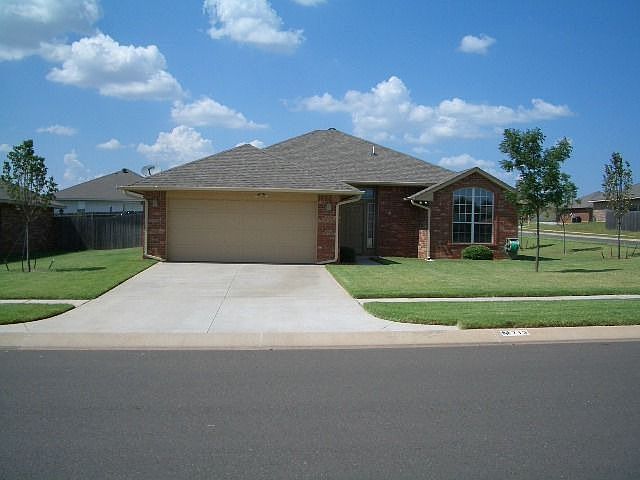 Exterior Front - Clean and well-maintained