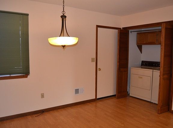 3rd image of 462 Summerhaven Dr N