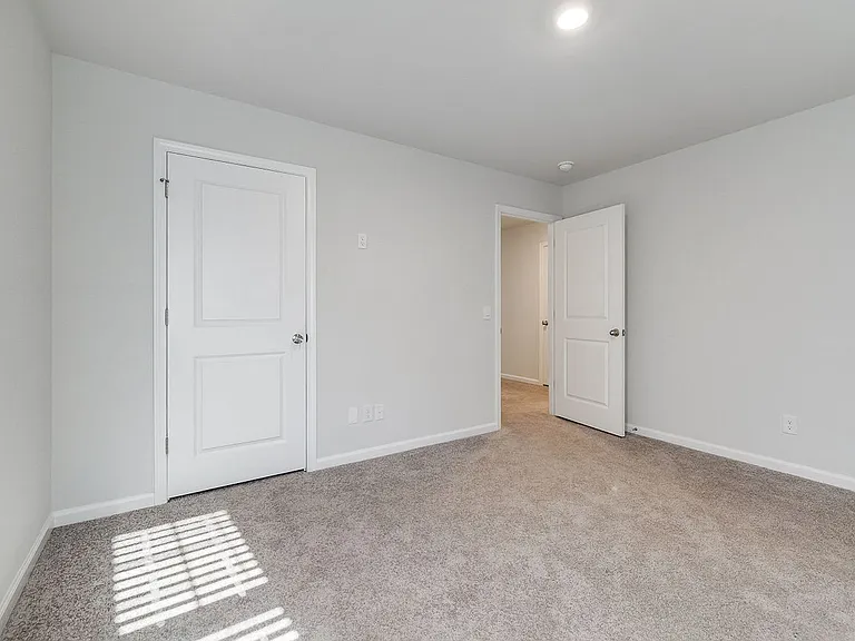 102 Spillway Ct — Photo 31