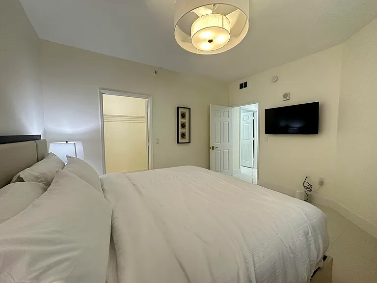 630 Sapodilla Ave #110 — Photo 11