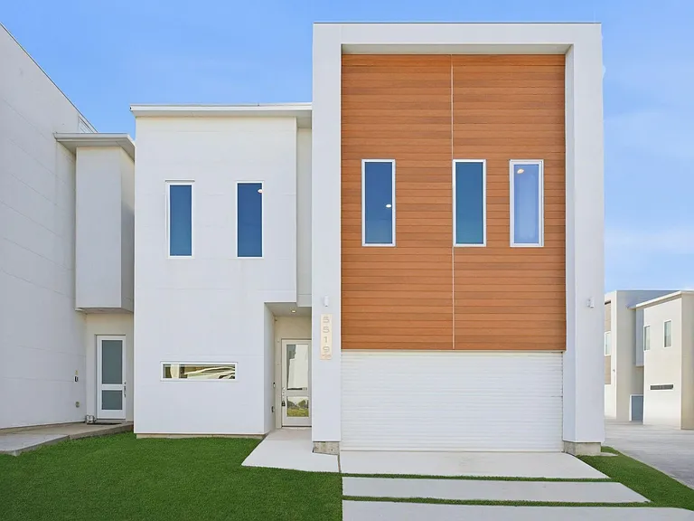 5519 Paraiso Pl — Photo 1