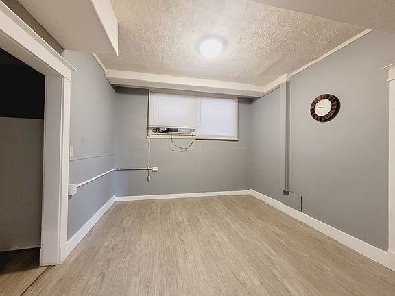 4th image of 209 N Elm St #7
