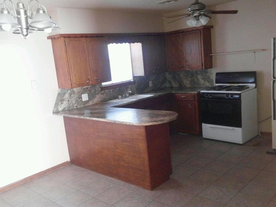 2nd image of 806 Sharon St