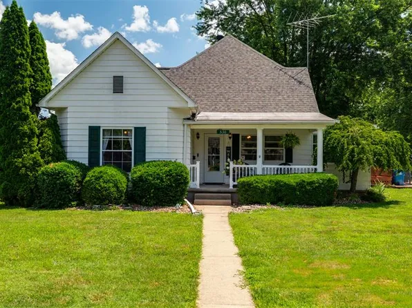 530 N Maple St, Staunton, IL 62088