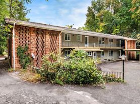 129 Westwood Dr, Hendersonville, NC
