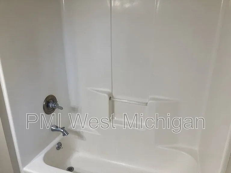 2673 Woodmeadow Dr SE — Photo 11