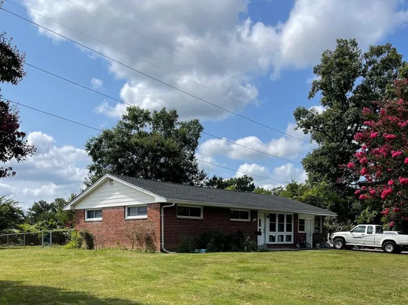 4615 Roundhill Rd, Alexandria, VA 22310