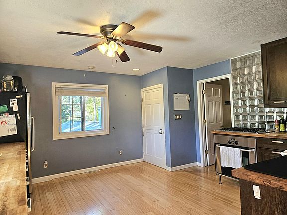 4th image of 1238 Halstead St