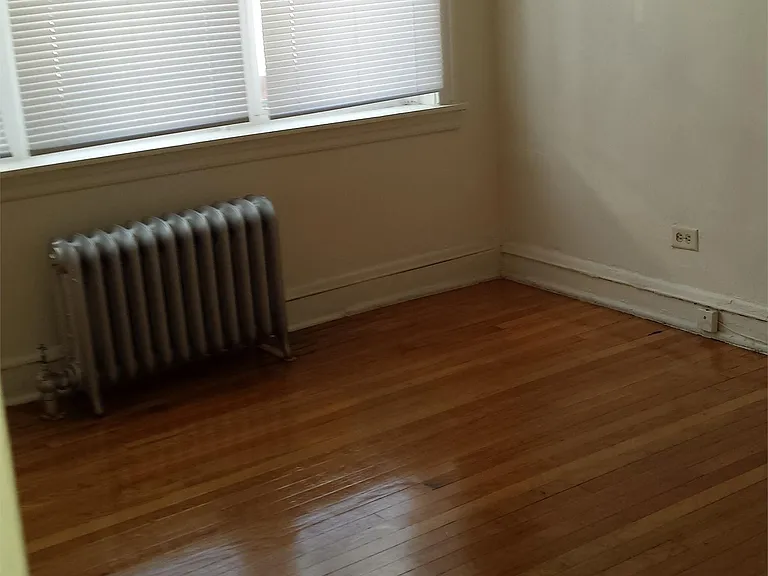 1644 W 82nd St #1 — Photo 7