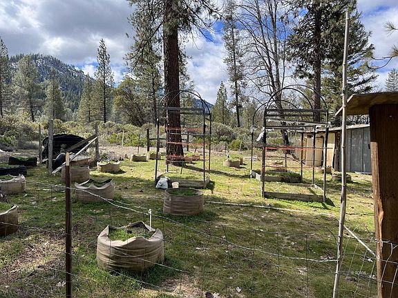 3rd image of 380 Summit Creek Rd