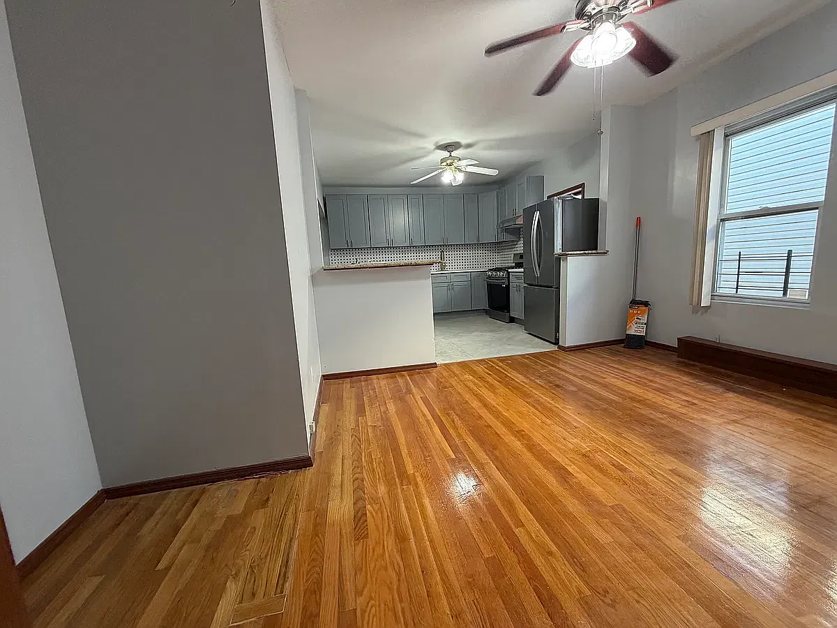 4 bed, 1000 sqft, $3,500 — Photo 3