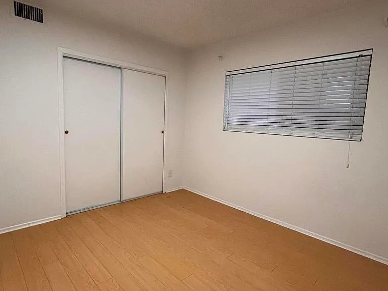 5154 Crown Ave — Photo 4