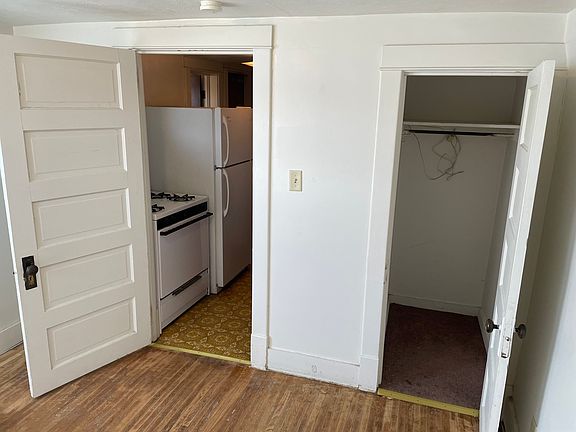 2nd image of 821 Goodhue Blvd APT 9