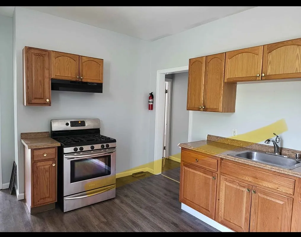 Building Photo - 84 Mather St #1