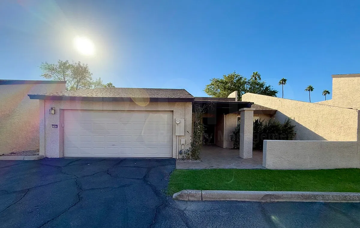 3 bed, 2.0 bath, 1787 sqft, $1,975 — Photo 2