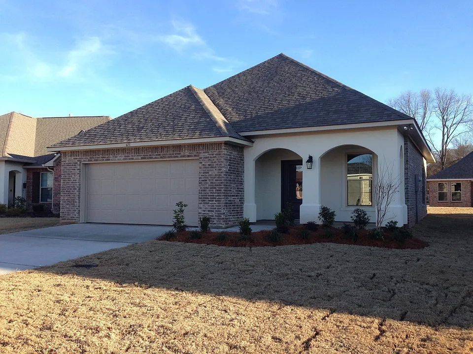 613 Acacia Dr