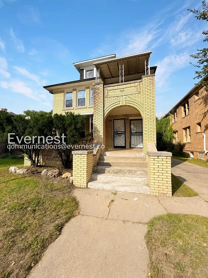 2 bed, 1.0 bath, 2100 sqft, $1,200 — Photo 1