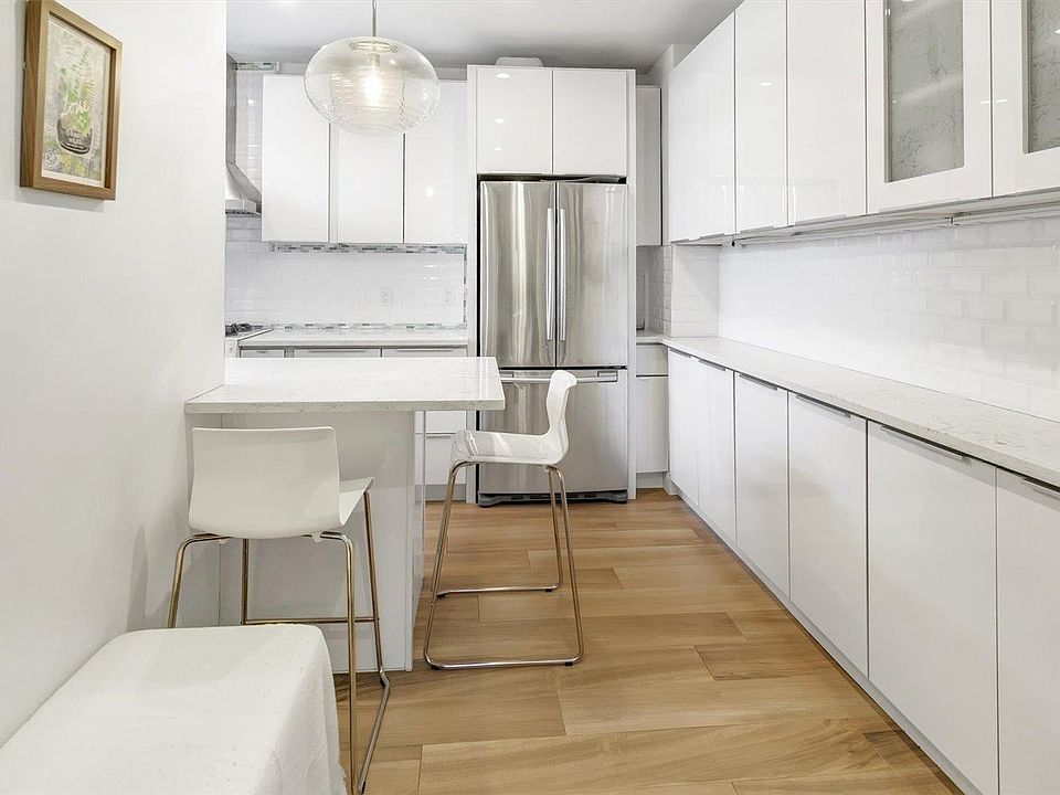 1st image of 1 Town House Place #3N