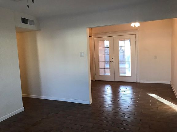 3rd image of 1037 Lariat St