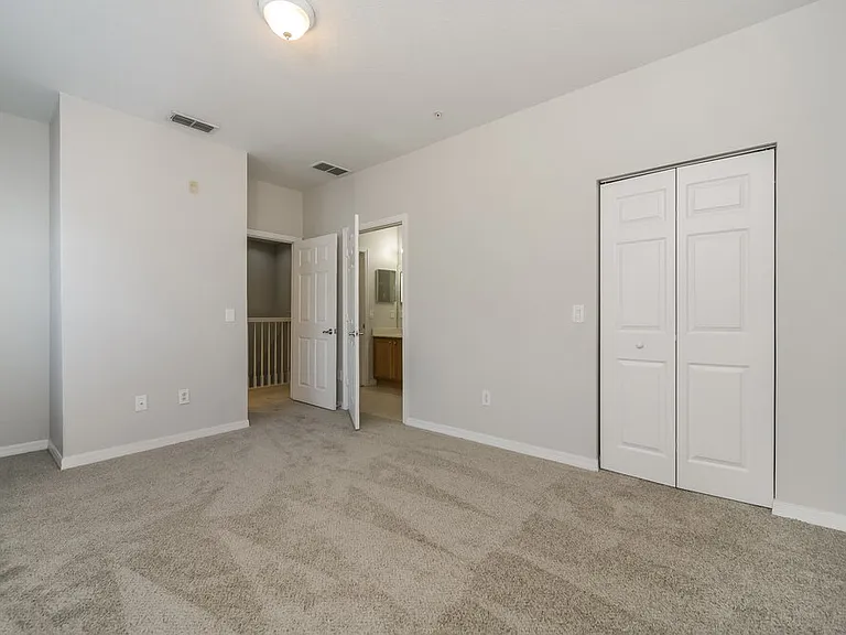 2460 Grand Central Pkwy #9 — Photo 17