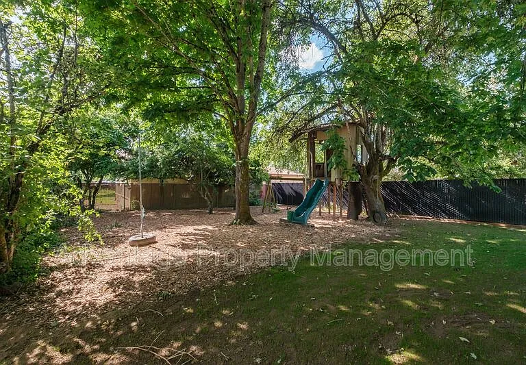 2190 SE Marion St — Photo 46