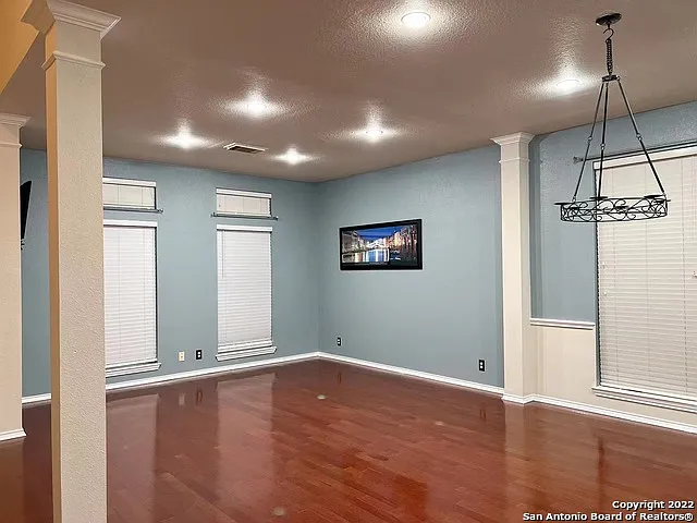 1321 Holmes Ln — Photo 5
