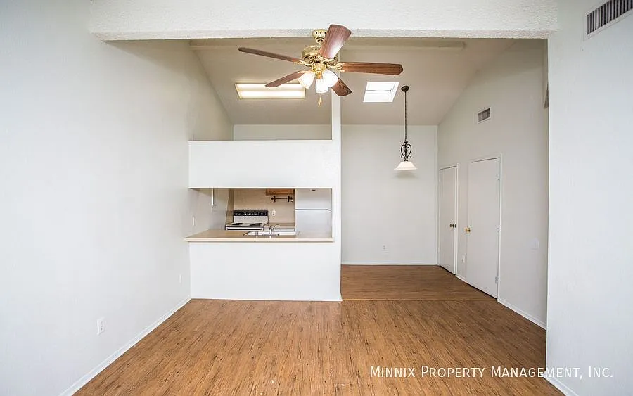 2 bedroom | 117 N. Troy Ave. #A — Photo 2