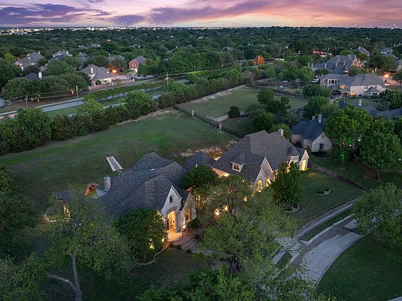 2nd image of 1501 Chancellor Ln