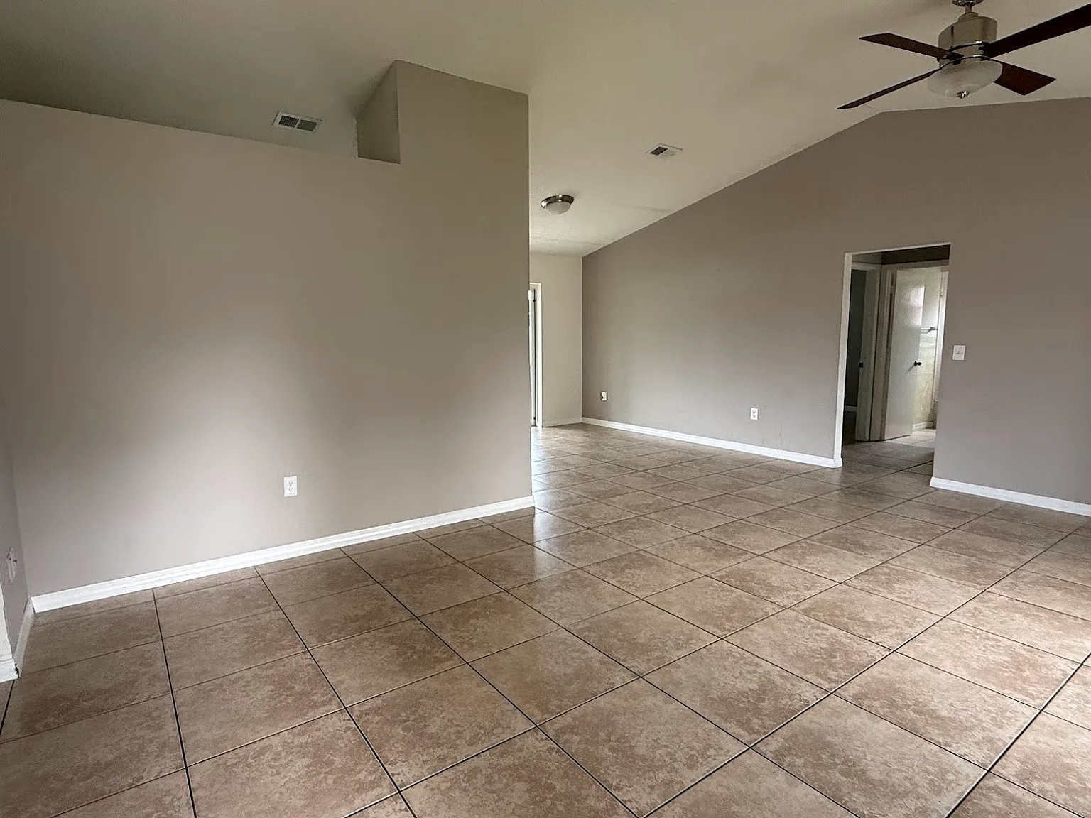 3 bed, 1646 sqft, $1,800 — Photo 2