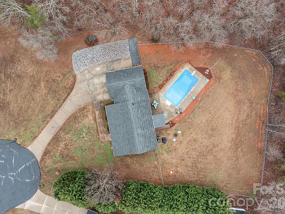 3rd image of 3156 Teresa Dr