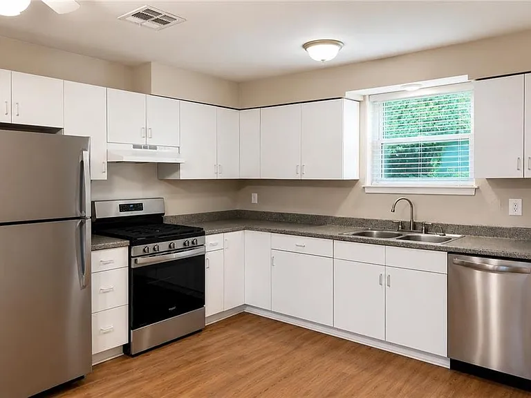 512 N Howard Ave — Photo 6