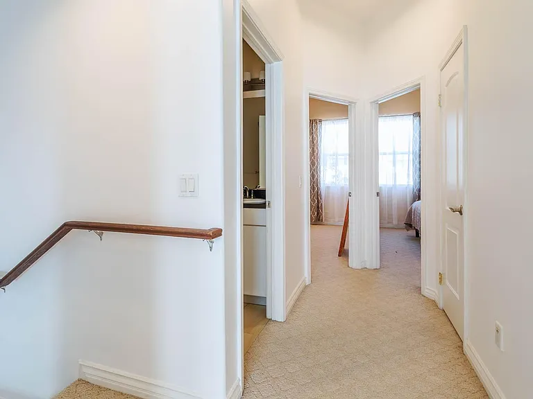 441 N Los Robles Ave — Photo 17