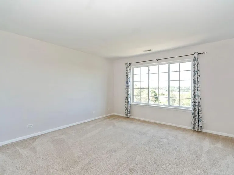 2204 W Concord Ln — Photo 6