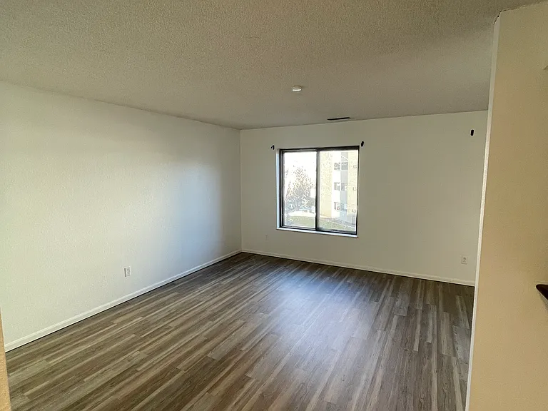 935 Saturn Dr #201 — Photo 6