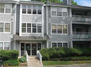 2003 Tanglewood Ct, Helmetta, NJ 08828