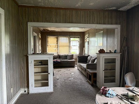 5th image of 304 Polk St
