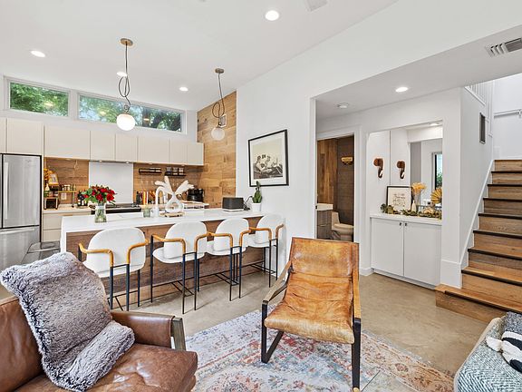 5th image of 1005 Brass St Unit B