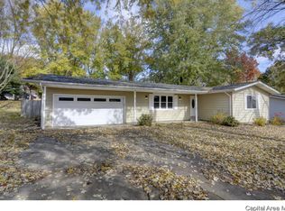51 Birch Lake Dr, Sherman, IL 62684