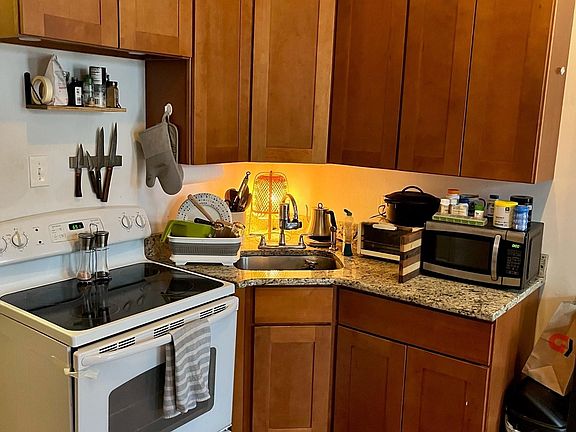 3rd image of 1611 Brown St #1F