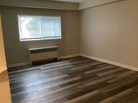 2nd image of 922 Wheatley Ave #2
