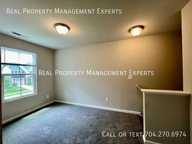 1819 Hooper Ct — Photo 14