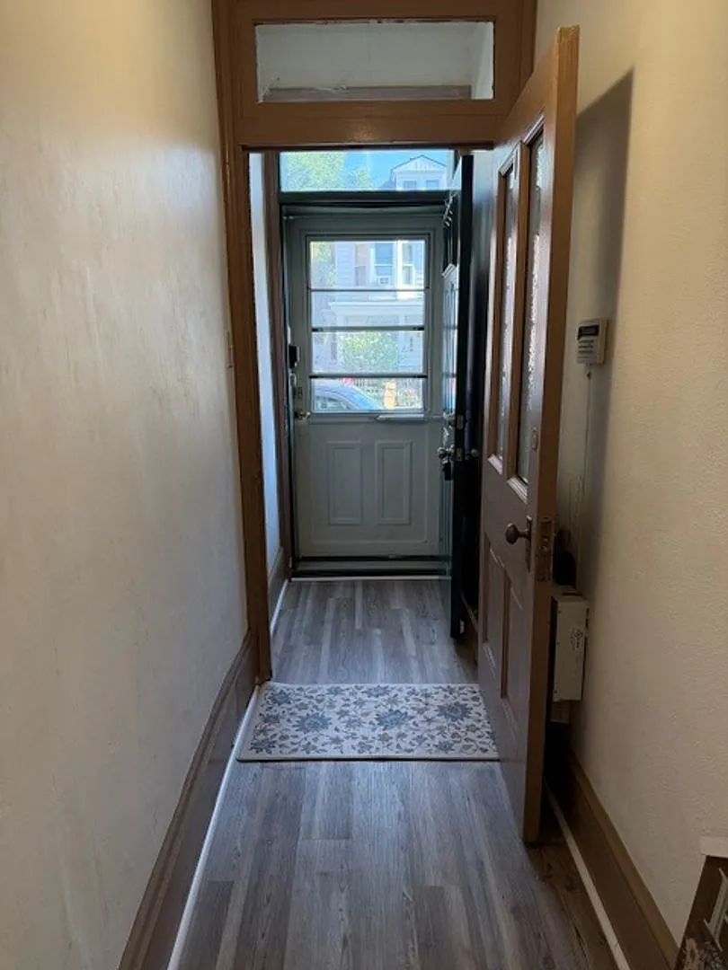 Introducing our cozy 2-bedroom, 1-bathroom apartment located in the heart of Harrisburg, PA — Photo 1