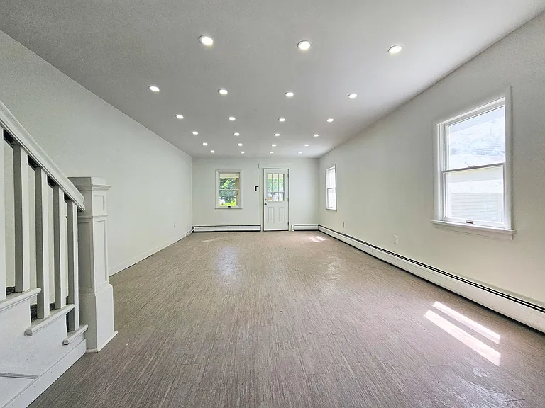 12 Franklin St — Photo 10