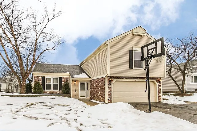 284 E Country Dr photo 1